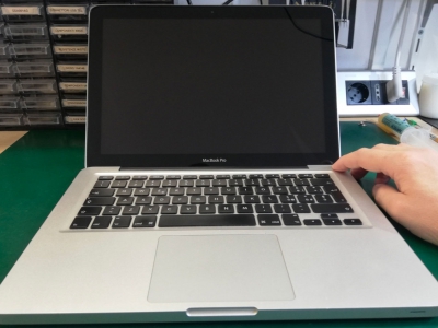 Riparazione Scheda Video MacBook Pro 13&rdquo; Mid 2010 &ndash; Metodo REBALLING