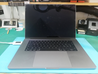 MacBook Pro 16&rdquo; M2 non si accende: riparazione linea di alimentazione PP3V8_AON